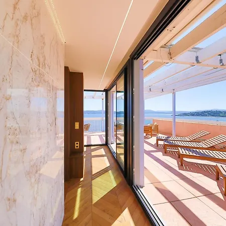 Luxurious Penthouse With Panoramic View St Tropez 생트막시메